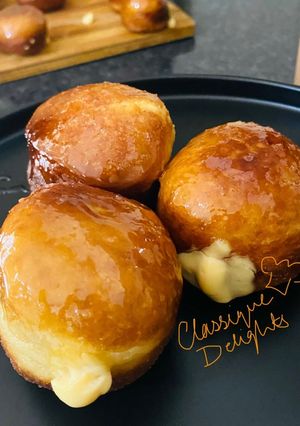 A picture of Crème Brûlée Donuts.