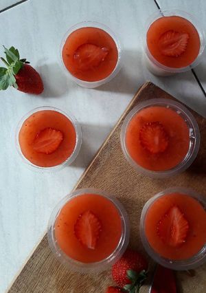 Foto resep Puding Saus Stroberi