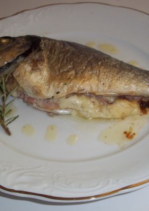 Foto principal de Dorada al horno rellena de bacon y queso