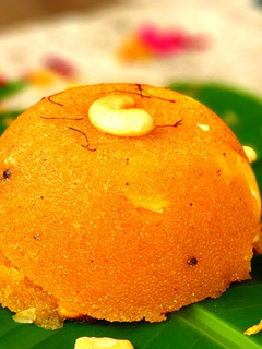 रवा केसरी बाथ (Rava kesari baath recipe in Hindi) रेसिपी मुख्य फोटो