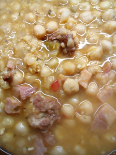 Una foto de Guiso rico y fácil de garbanzos