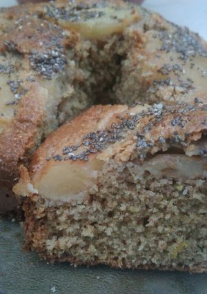 Una foto de Torta íntegral de manzana y pera 🍎🍏🍐