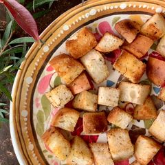 A picture of Herbed croutons.