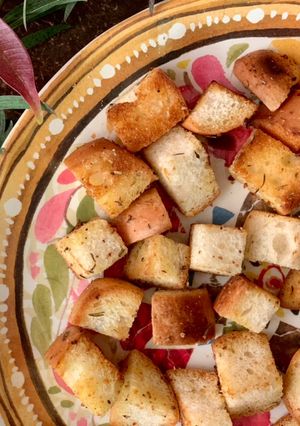 A picture of Herbed croutons.