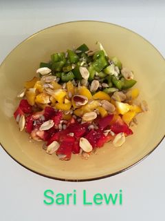 Una foto de Ensalada multicolor y multicrujiente (8 ingredientes)