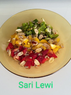 Una foto de Ensalada multicolor y multicrujiente (8 ingredientes)