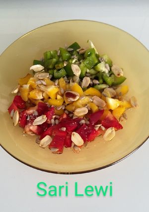 Una foto de Ensalada multicolor y multicrujiente (8 ingredientes)