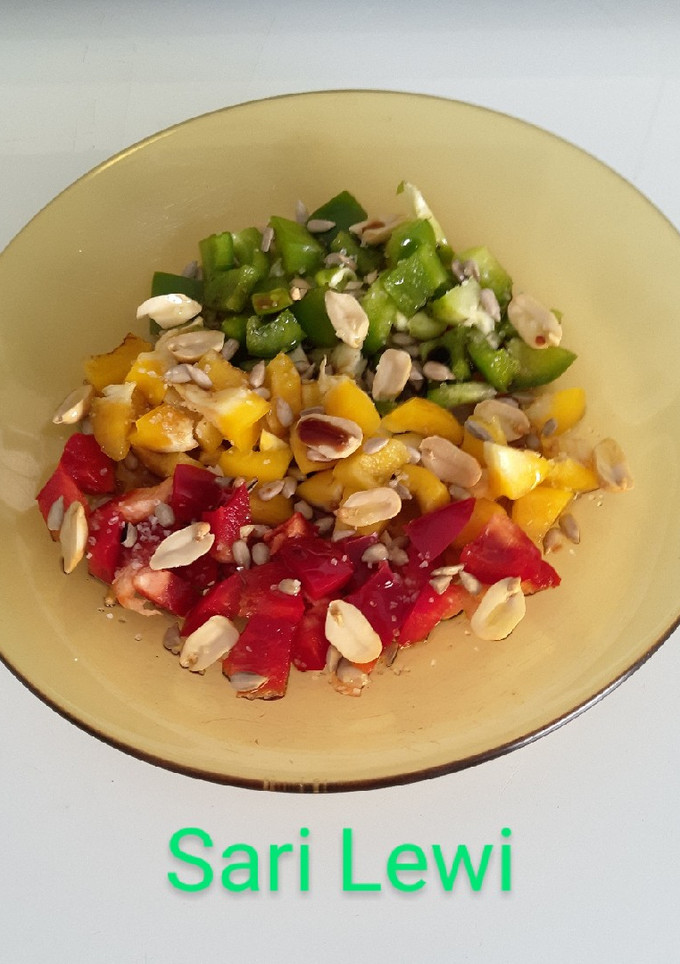 Una foto de Ensalada multicolor y multicrujiente (8 ingredientes)