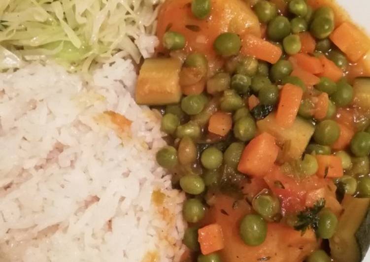 Peas stew with rice and cabbage