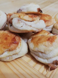 Szalonnás hagymás pogácsa🥓 recept fotója
