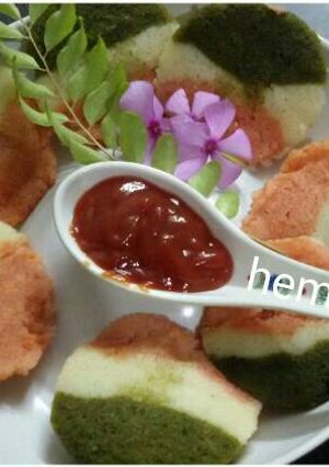 A picture of Tricolour idli.