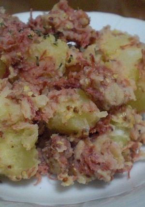 A picture of Perfect with Wine: Potato and Corned Beef.