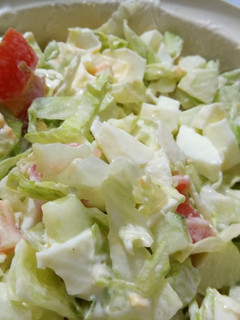 Una foto de Ensalada fresca con huevo 🥚🥗