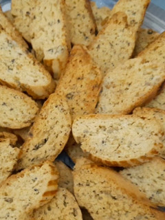 Una foto de Carquinyolis/galletas marroquíes sin molde extra crujientes