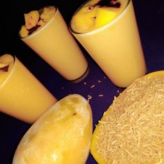 A picture of Mango chocolate shake with bhujiya sev.