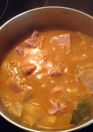 Una foto de Patatas guisadas con atún fresco