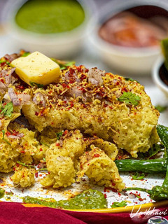 સુરતી લોચો (Surati Locho Recipe In Gujarati) રેસીપી મુખ્ય ફોટો