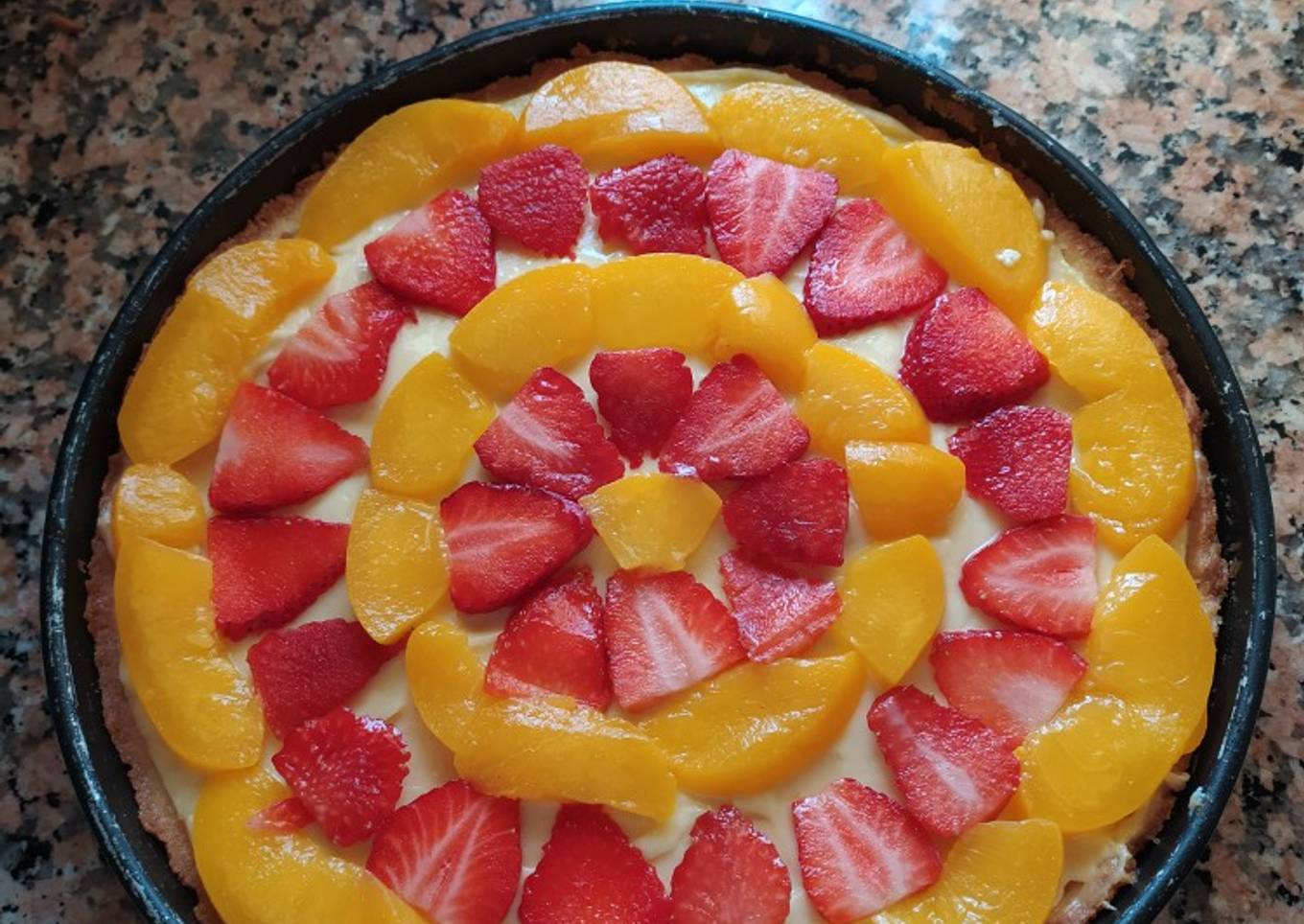 Tarta de crema pastelera con frutas