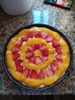 Una foto de Tarta de crema pastelera con frutas