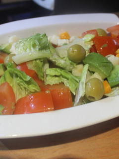 Una foto de Ensalada de queso y aguacate