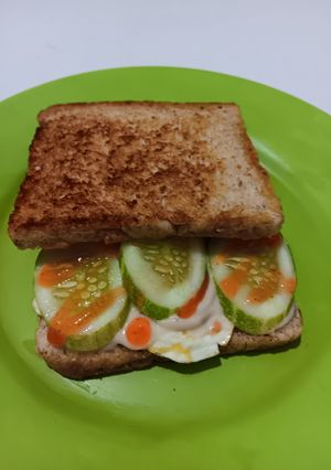 Foto resep Roti gandum isi telur dan timun