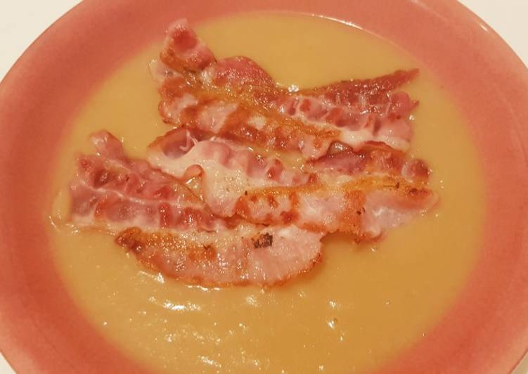 Vellutata di cavolo verza, cavolo cappuccio con pancetta