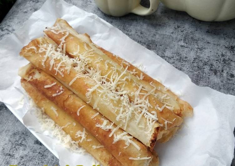 Langkah Mudah untuk Menyiapkan Tape Stick Roll yang Bisa Manjain Lidah