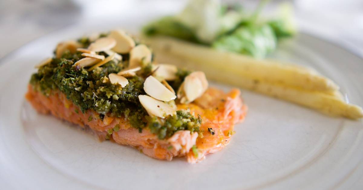 Salmon con crujiente de almendras - 12 recetas caseras- Cookpad