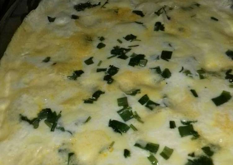 Frango com batatas e molho branco👌com muito queijo - Tudogosreceitas