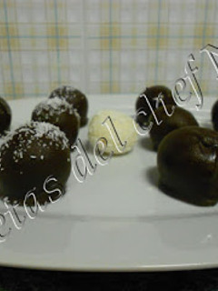 Foto principal de Bolitas de coco y chocolate