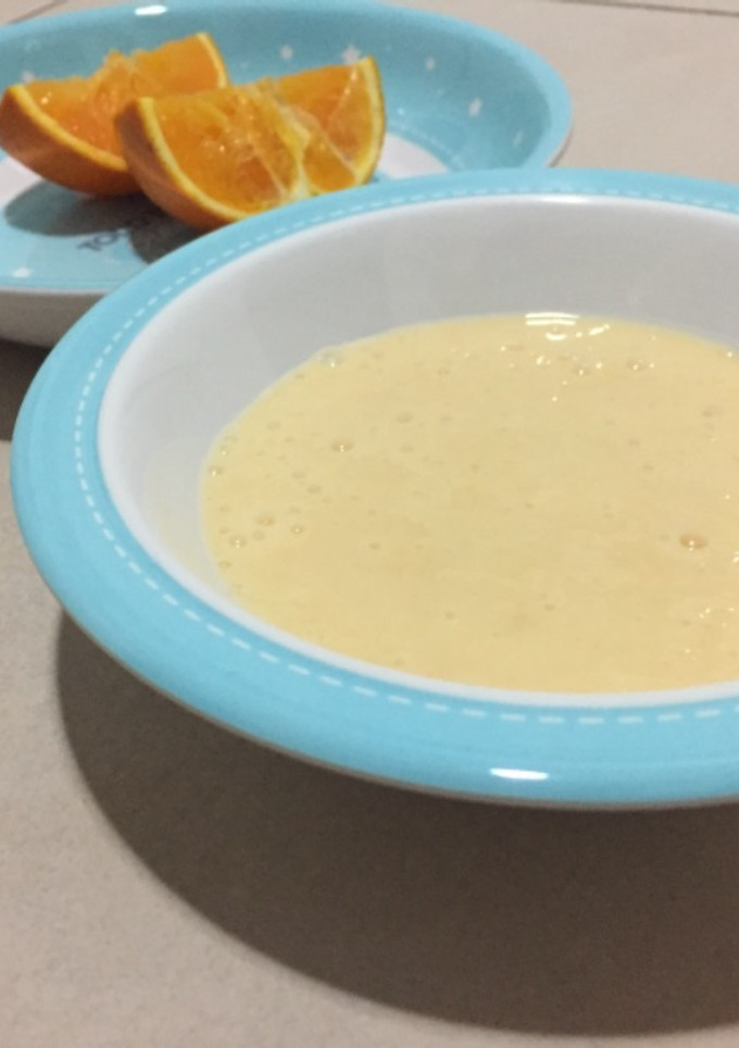 Una foto de Papilla de ciruela, naranja y yogur - naranja BLW