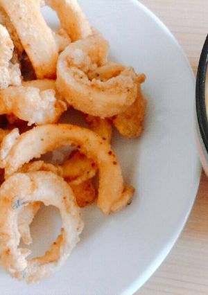 Hình của món Mực chiên và sốt Aioli.