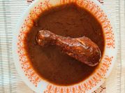 Una foto de mole con ajonjoli