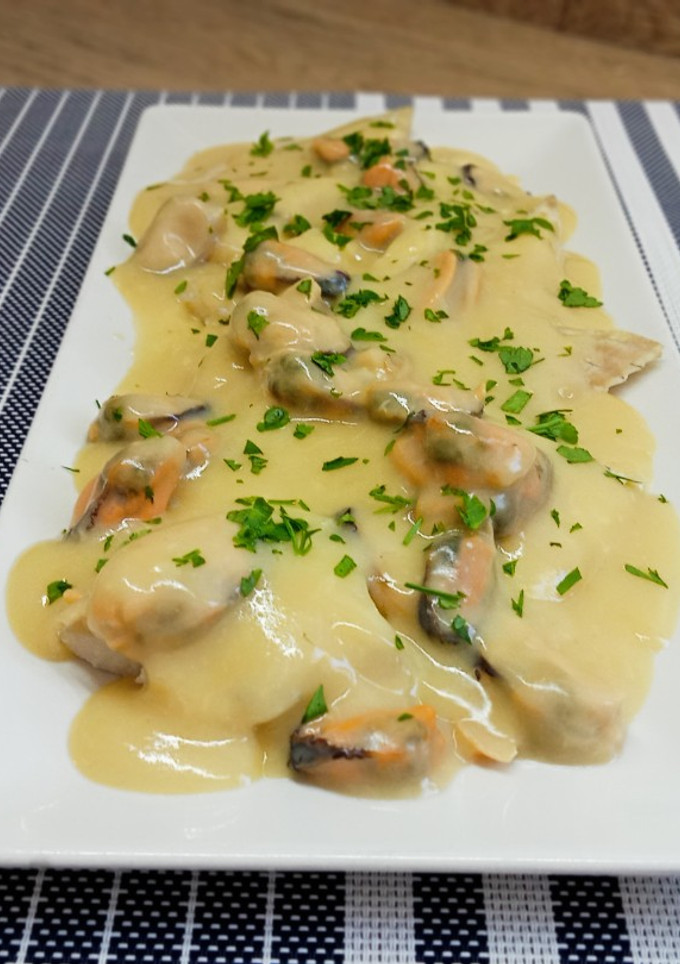Una foto de Rodaballo con mejillones