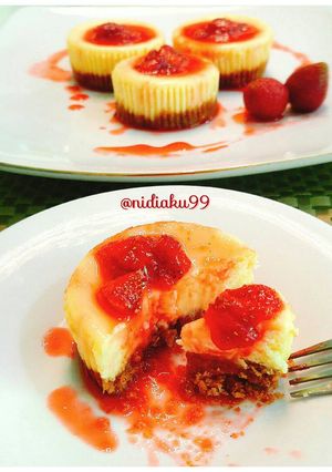 Foto resep Mini Cheesecake with strawberry sauces