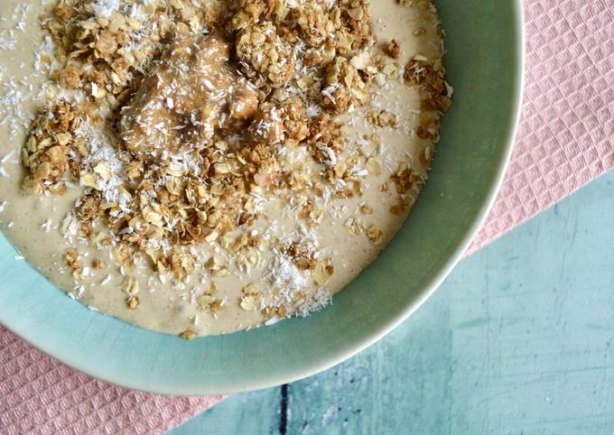 Banana, Peanut Butter &amp; Coconut Smoothie Bowl