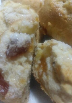 Una foto de Bollitos dulces de membrillo y manzana