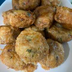 A picture of Perkedel kentang mix singkong mentega.
