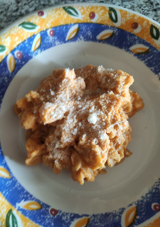 Una foto de Fusilli con salsa de boniato, sin gluten