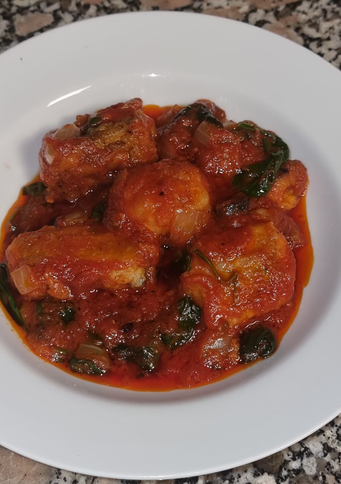 Una foto de Cazón en salsa napolitana