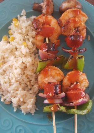Una foto de Brochetas de camarón