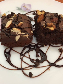 वालनट ब्राउनी (Walnut brownie recipe in hindi) रेसिपी मुख्य फोटो