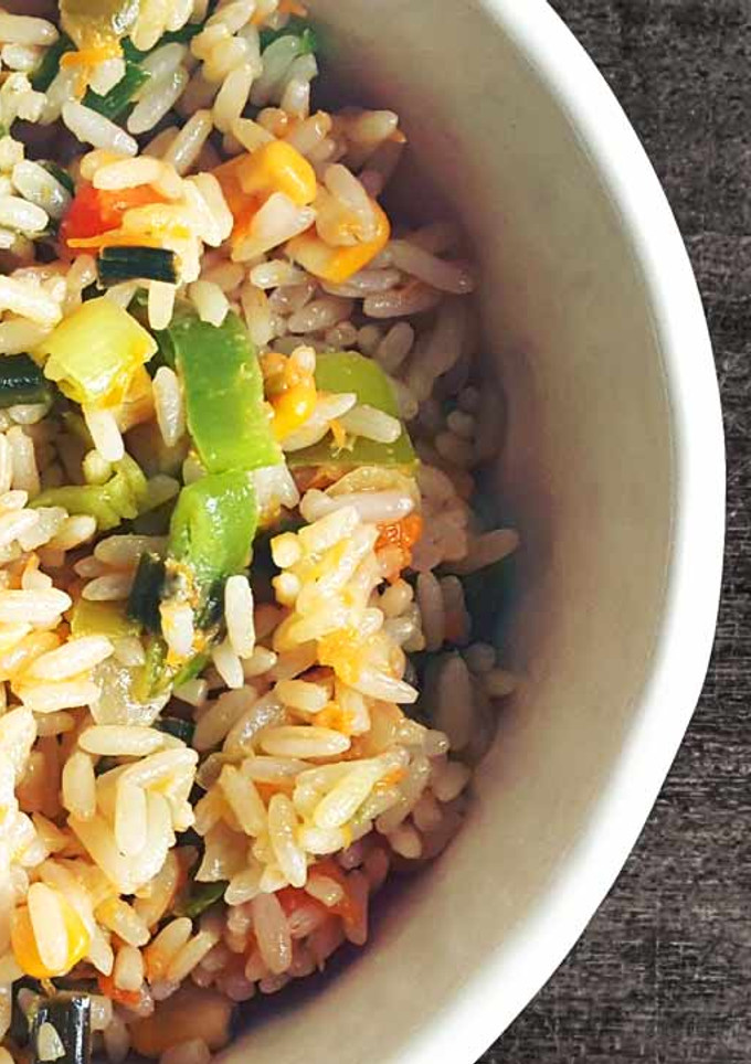 Una foto de Sencillo y delicioso arroz vegetariano! Fácil, nutritivo, liviano y Súper ECONÓMICO!
