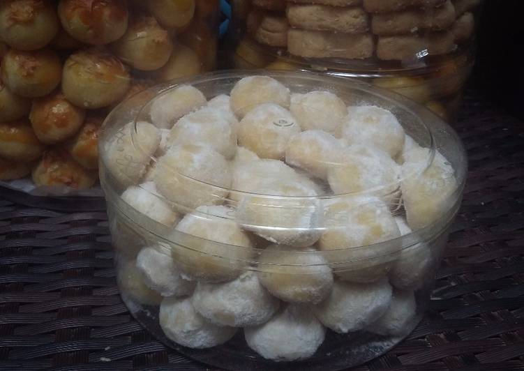 Bagaimana Membuat Cheese Snow Ball yang Enak Banget