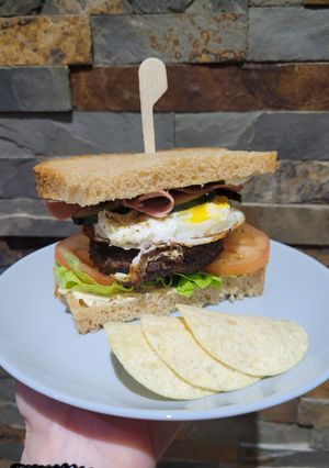 Una foto de Hamburguesas caseras de carne!!