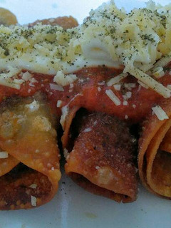 Una foto de Mini flautas mexicanas rellenas de carne molida!
