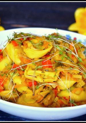 Zdjęcie przepisu Tortellini z warzywami.
