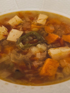 Una foto de Sopa otoñal de boniato y tofu