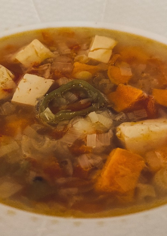 Una foto de Sopa otoñal de boniato y tofu