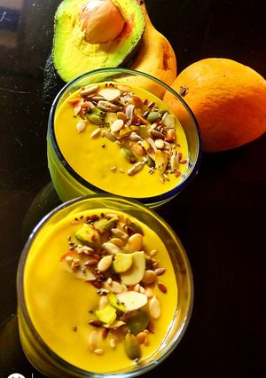 A picture of Avocado mango banana smoothie.